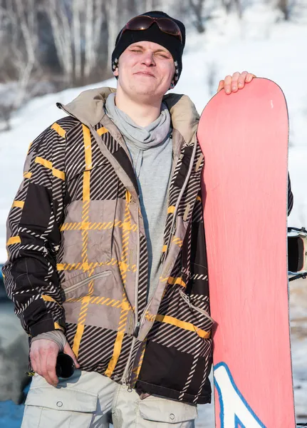 Człowiek na snowboardzie — Zdjęcie stockowe