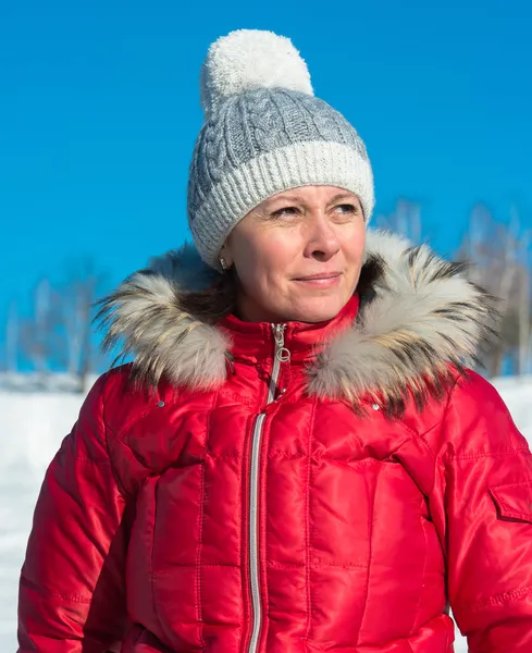 Middelbare leeftijd skiër — Stockfoto