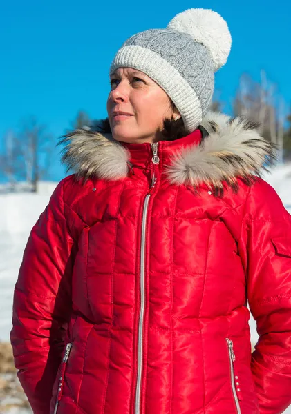 Middelbare leeftijd skiër — Stockfoto