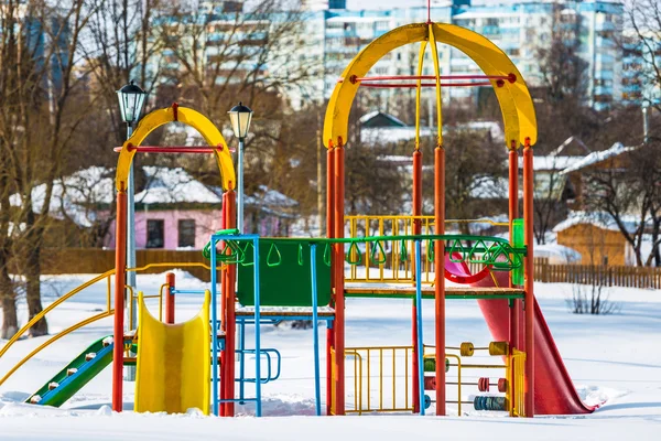 Parque infantil no inverno — Fotografia de Stock