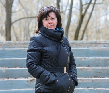 esmer orta yaşlı bir kadın