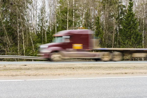 Bil i rörelse — Stockfoto