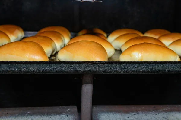 Tortas en el horno — Foto de Stock