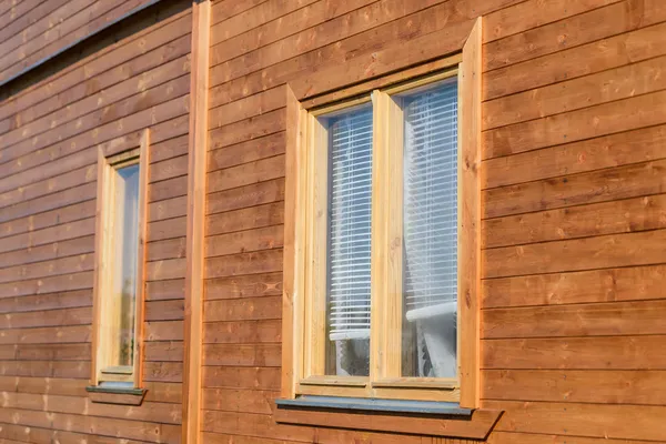木製の窓 ストックフォト