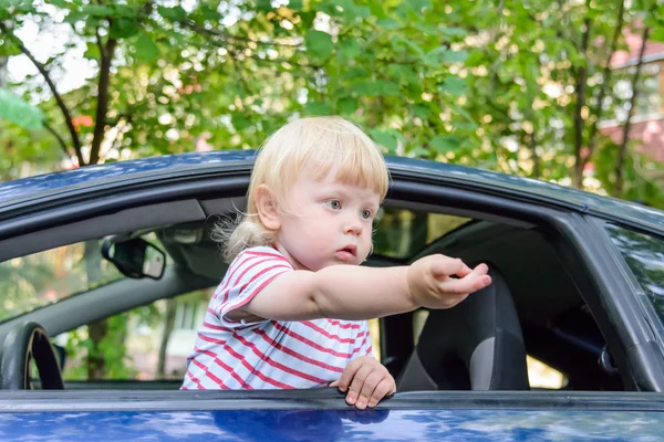 Παιδί στο αυτοκίνητο — Φωτογραφία Αρχείου