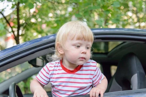 Child in car — Stock Photo, Image