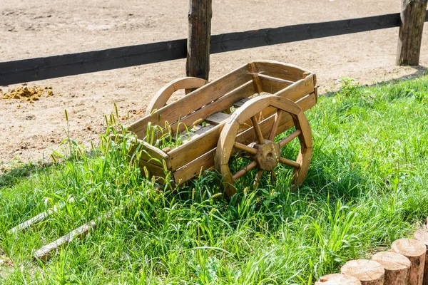 Oude houten wagon — Stockfoto