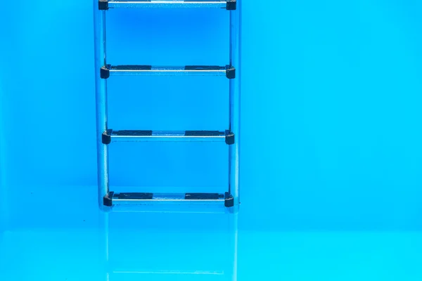 Treppe zum Pool — Stockfoto