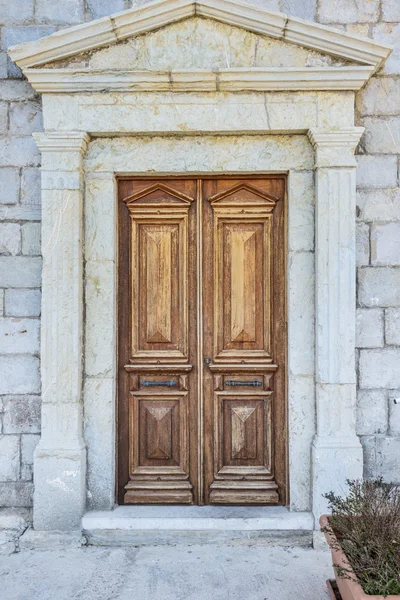 Vecchia porta in legno — Foto Stock