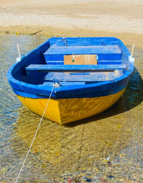 Barco de remos de madera — Foto de Stock