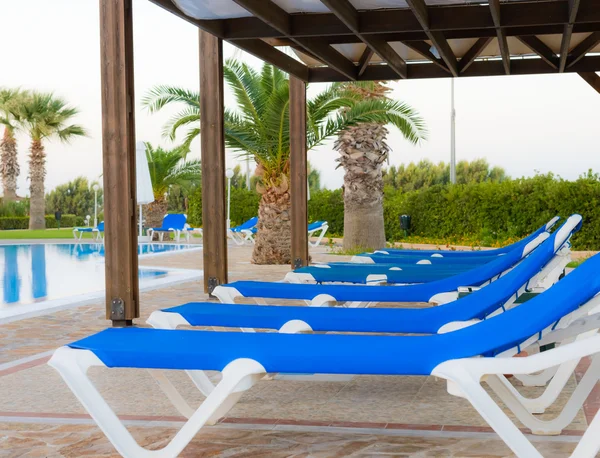 A swimming pool with sun loungers — Stock Photo, Image