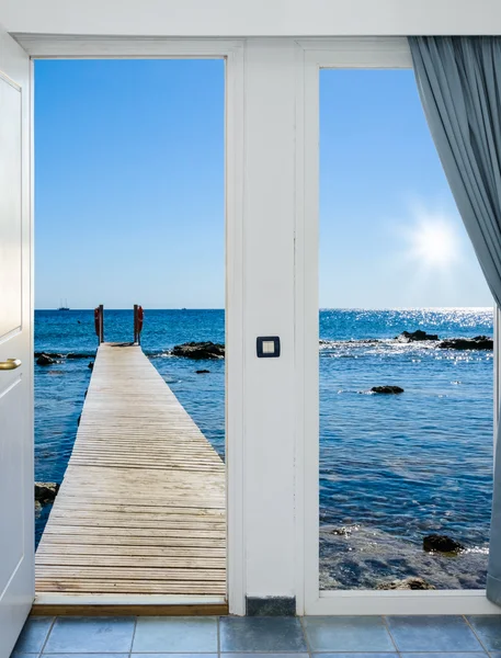 İskeleden deniz manzarası