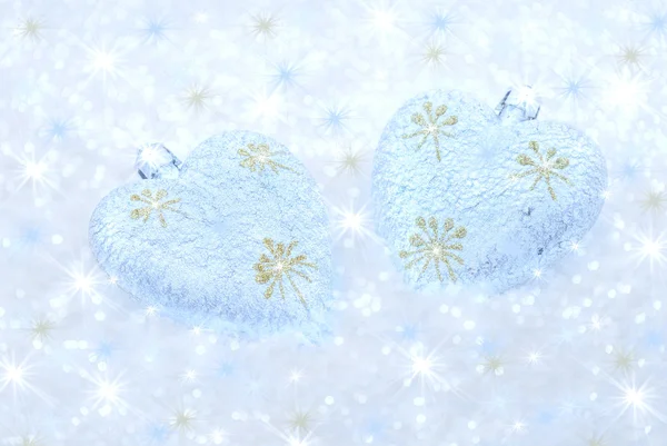 Decorazioni natalizie su uno sfondo di neve brillante — Foto Stock