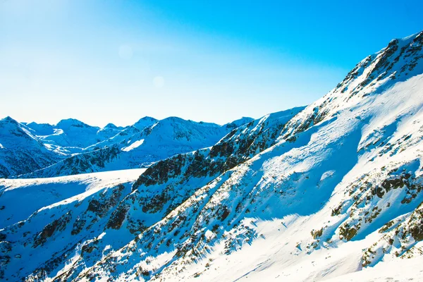 Зимний пейзаж заснеженных гор Пирин — стоковое фото