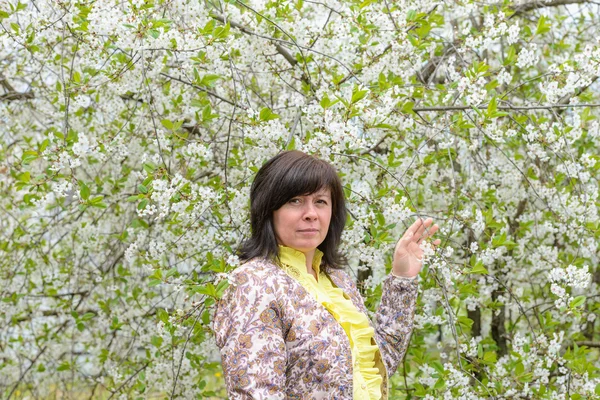 Portrait of brunette cherry orchard — Stock Photo, Image