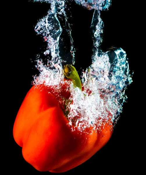 Pepper dive into water — Stock Photo, Image