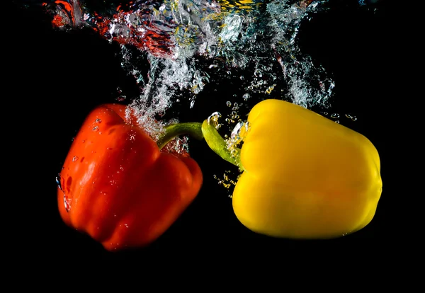 Pepper dive into water — Stock Photo, Image