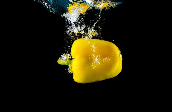 Pepper dive into water — Stock Photo, Image