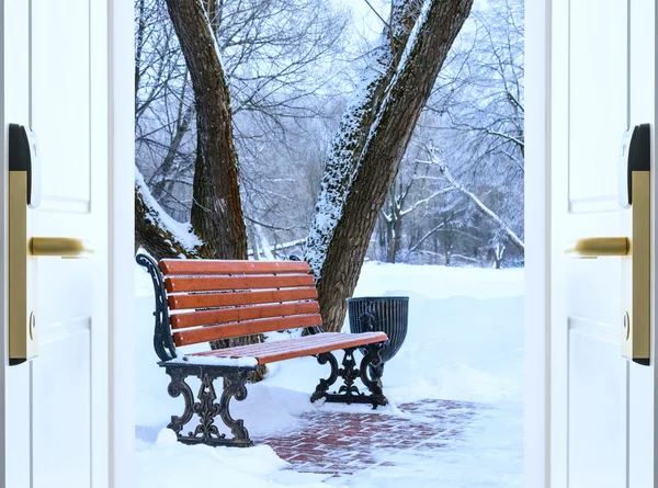 Wooden bench — Stock Photo, Image