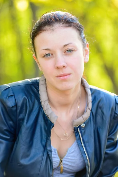 Portrait of a young brunette — Stockfoto