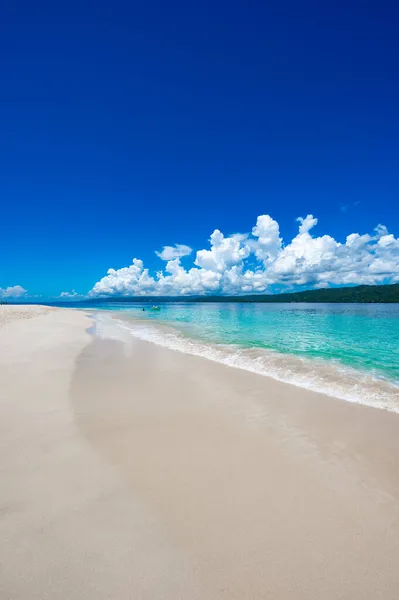 Landschaftsparadies Strand Insel Bokardi Sandküste Der Bucht Gegen Den Himmel — Stockfoto