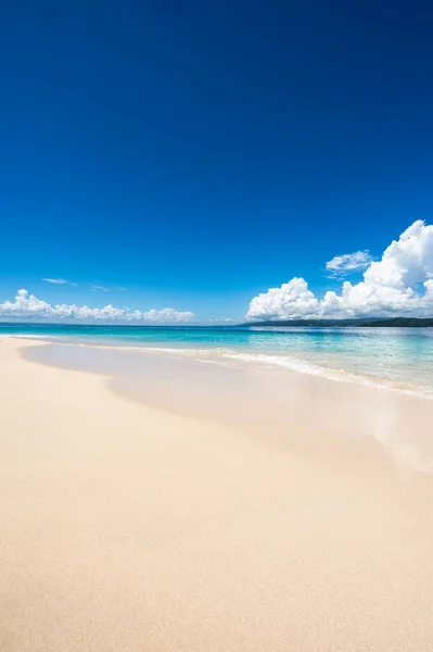 Landschaftsparadies Strand Insel Bokardi Sandküste Der Bucht Gegen Den Himmel — Stockfoto