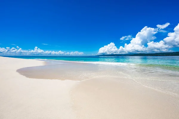 Krajina Ráj Pláž Bokardi Ostrov Písečné Pobřeží Zálivu Proti Obloze — Stock fotografie
