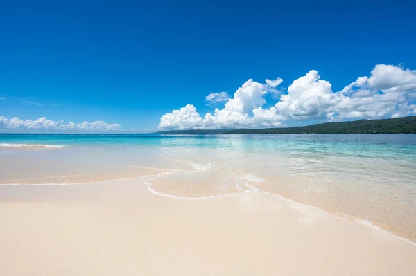 Krajina Ráj Pláž Bokardi Ostrov Písečné Pobřeží Zálivu Proti Obloze — Stock fotografie