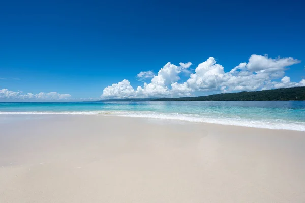 Paisaje Paraíso Playa Bokardi Isla Costa Arenosa Bahía Contra Cielo — Foto de Stock