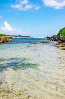 Dominik Cumhuriyeti yakınlarındaki Karayip Denizi 'ndeki küçük ıssız Catalinita adası.