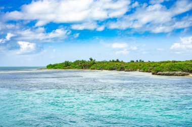 Dominik Cumhuriyeti yakınlarındaki Karayip Denizi 'ndeki küçük ıssız Catalinita adası.