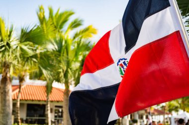 Fotoğraf: Dominik Cumhuriyeti 'nin gerçek bayrağı rüzgarda sallanıyor.