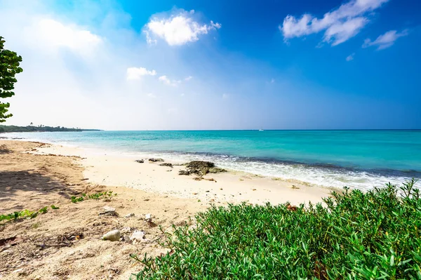 Landskap Blå Lugn Karibiska Havet Mot Bakgrund Vacker Himmel Dominikanska — Stockfoto