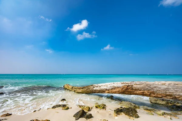 Landschap Blauw Rustige Caribische Zee Tegen Achtergrond Van Een Prachtige — Stockfoto