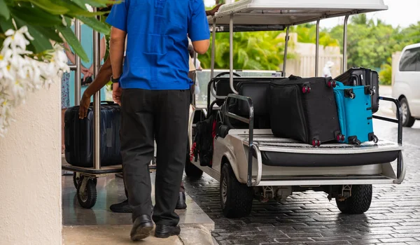 Golf Cart Hotel Serving Guests Entrance — Zdjęcie stockowe