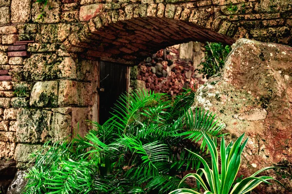 Ancient Arch Built Stone Village Altos Chavon — Fotografia de Stock