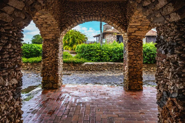 Arco Antigo Construído Pedra Aldeia Altos Chavn — Fotografia de Stock