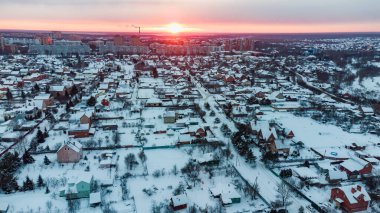 Şehre kuş gözünden bak. İHA 'dan şehir karlı kış manzarası