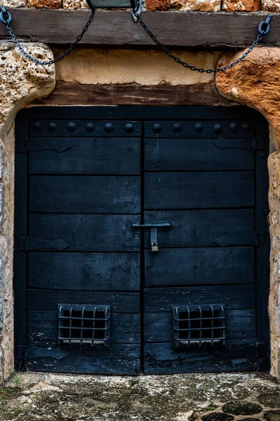 Старая Деревянная Дверь Стене Здания — стоковое фото