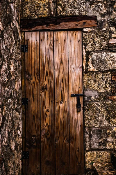 Stare Drewniane Drzwi Ścianie Budynku — Zdjęcie stockowe