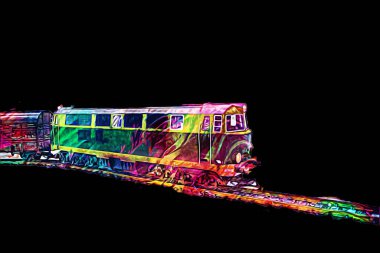 Avrupa 'daki tren istasyonunda yüksek hızlı tren. Demiryolu platformunda modern şehirlerarası tren. Demiryolu ve binaların üzerinde güzel bir yolcu treni olan şehir manzarası