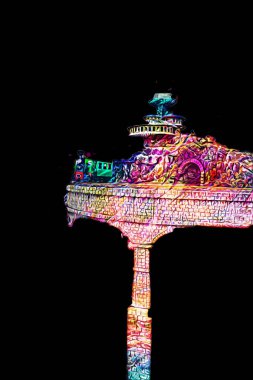 Polonya 'da bir viyadük treni, gün batımına karşı gölün ve dağların üzerinde buhar treniyle, sanat, ilüstrasyon, antika, model, minyatür.