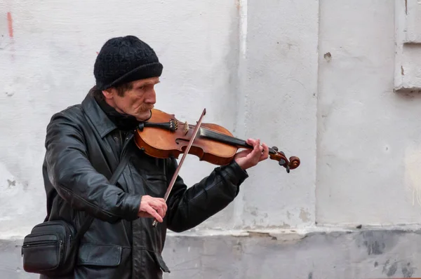 Timisoara Romania Gennaio 2017 Uomo Che Suona Violino Strada Persone — Foto Stock