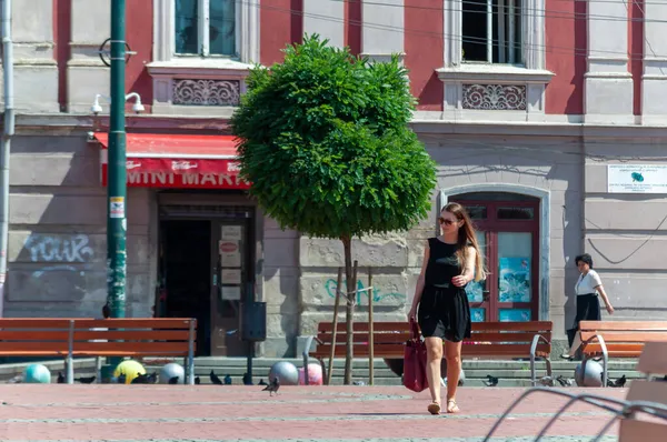 Timisoara Rumania Junio 2017 Mujer Caminando Por Calle Gente Real — Foto de Stock