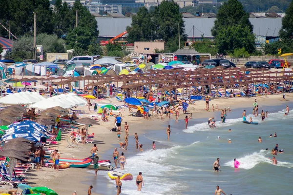 Mai Rumänien August 2020 Menschen Schwimmen Strand — Stockfoto