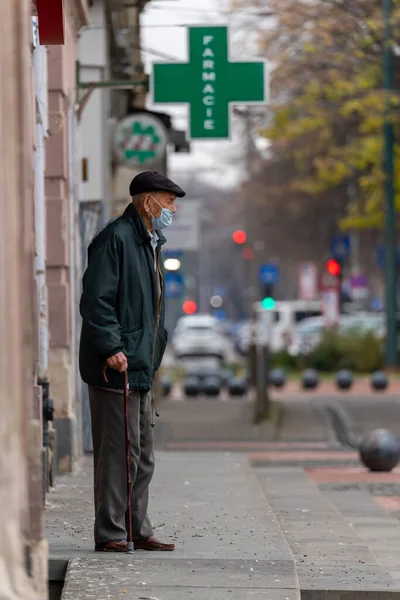 Timisoara Rumania Noviembre 2021 Hombre Caminando Por Calle Gente Real — Foto de Stock