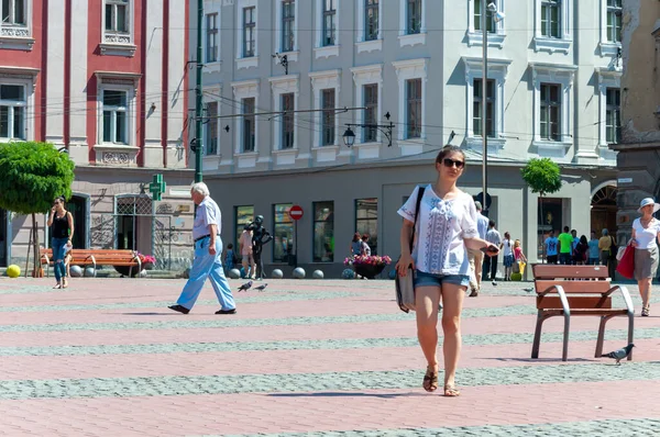 Timisoara Romênia Junho 2017 Mulher Caminhando Rua Pessoas Reais — Fotografia de Stock