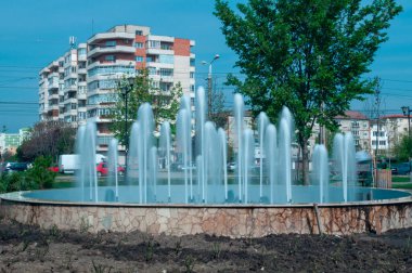 Parktan bir çeşme manzarası. Uzun pozlama