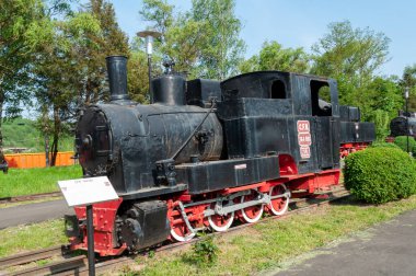 Resita, Romanya - 02 Mayıs 2013: Buharlı lokomotif bir müzede sergilendi. CFR 764-001