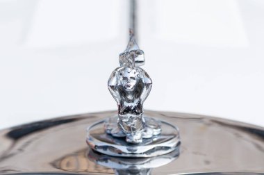 Timisoara, Romanya - 22 Nisan 2017: Excalibur Phaeton 1981 'in ön görünümü ve logosu